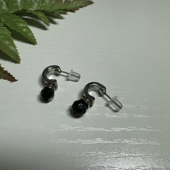 Cute Half-Moon Twisted Earrings - Picture 5 of 5